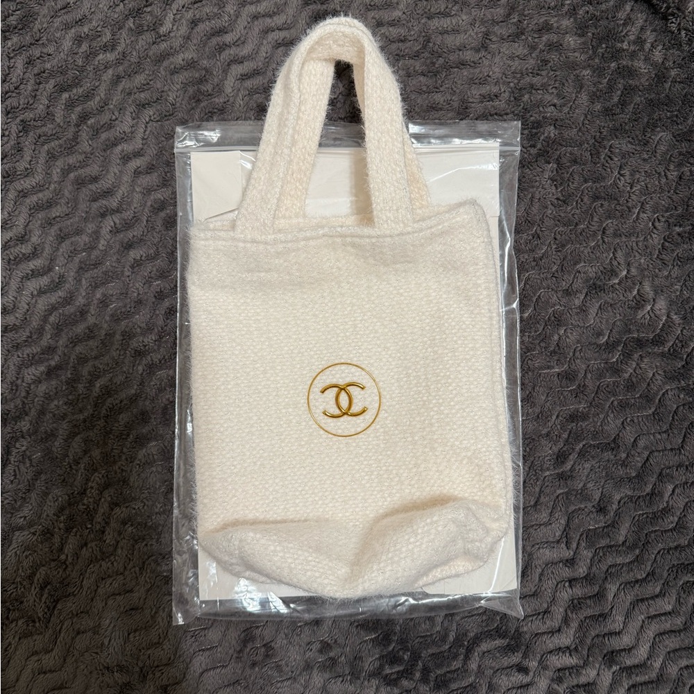 Chanel Winter Tote with Gold Logo - Picture 2 of 5